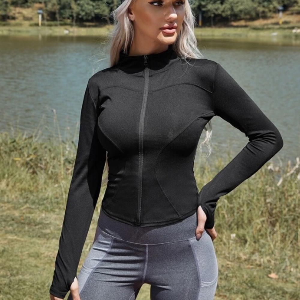 Active cropped sports jacket